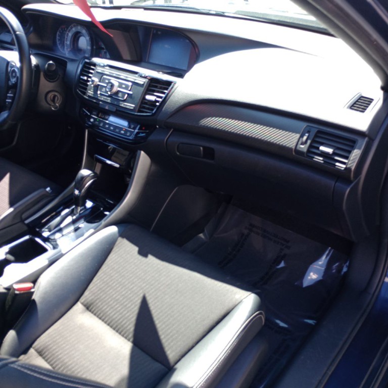 2017 Honda Accord Image 21