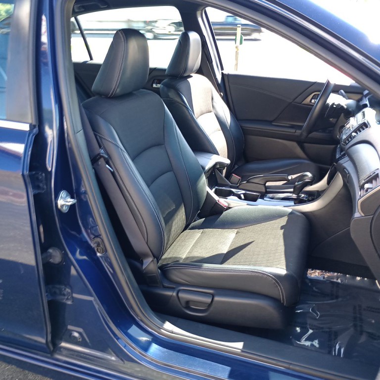 2017 Honda Accord Image 23