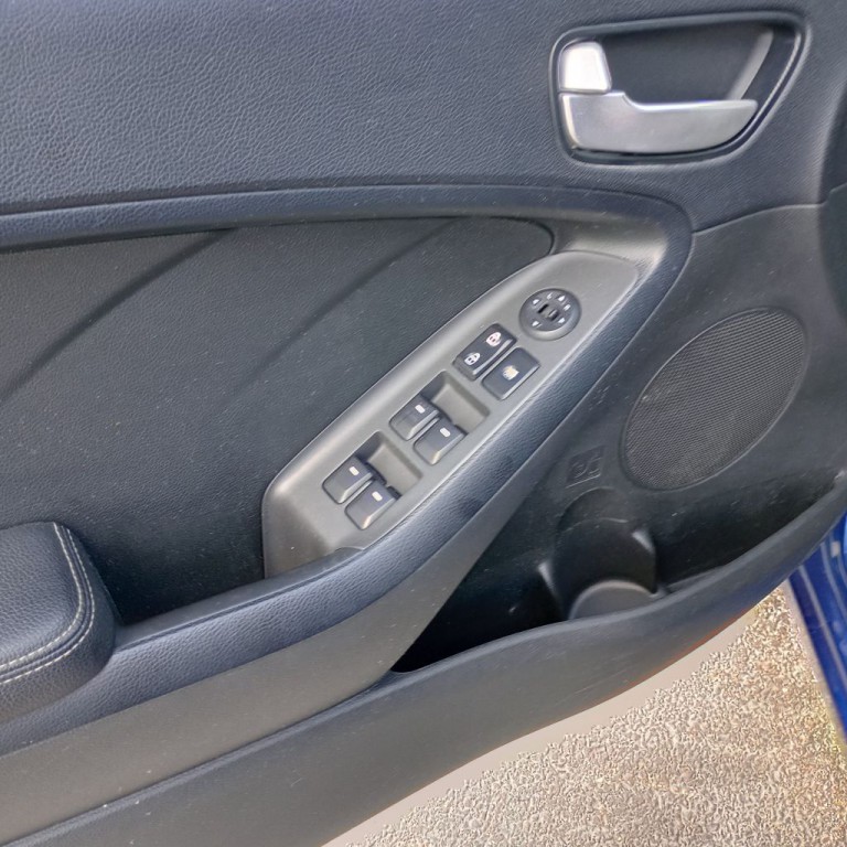 2017 Kia Forte Image 12