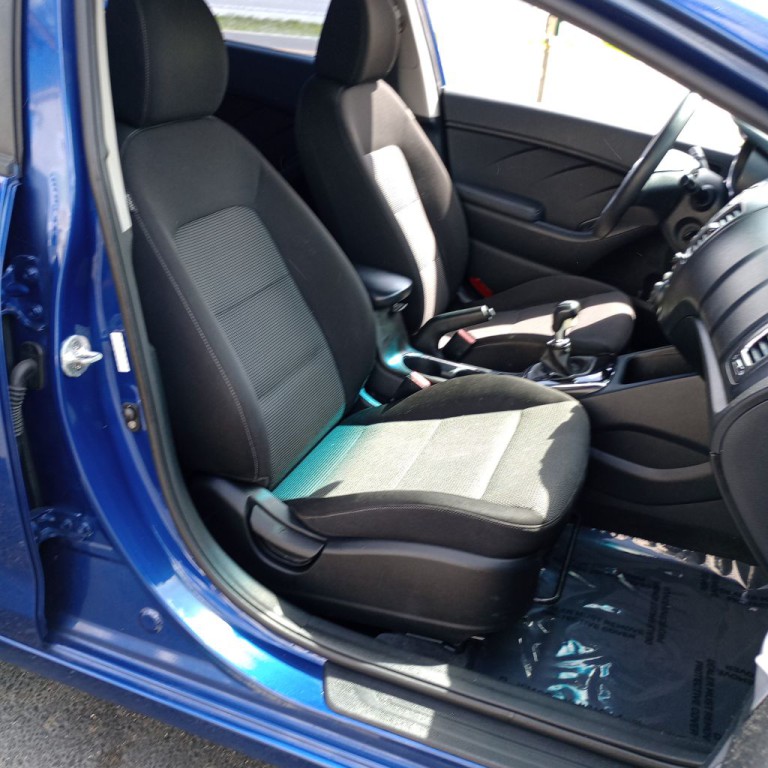 2017 Kia Forte Image 22