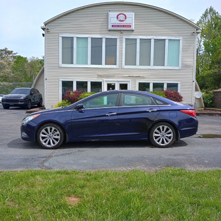 2013 Hyundai Sonata Image 2