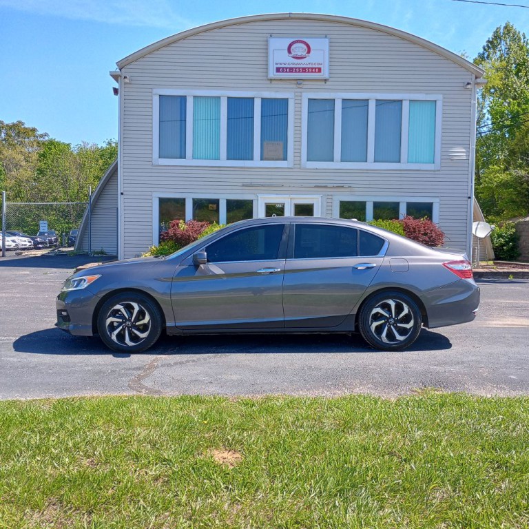 2017 Honda Accord Image 2