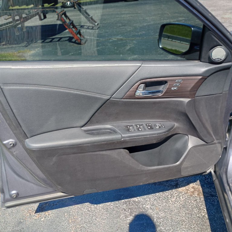 2017 Honda Accord Image 11