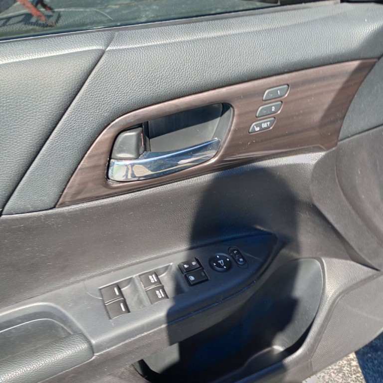 2017 Honda Accord Image 12
