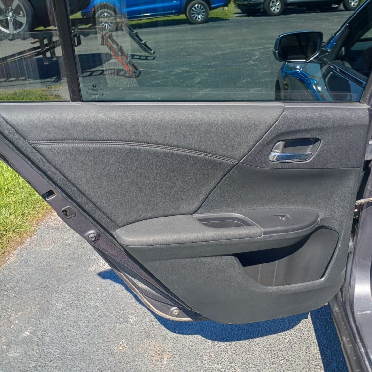 2017 Honda Accord Image 17