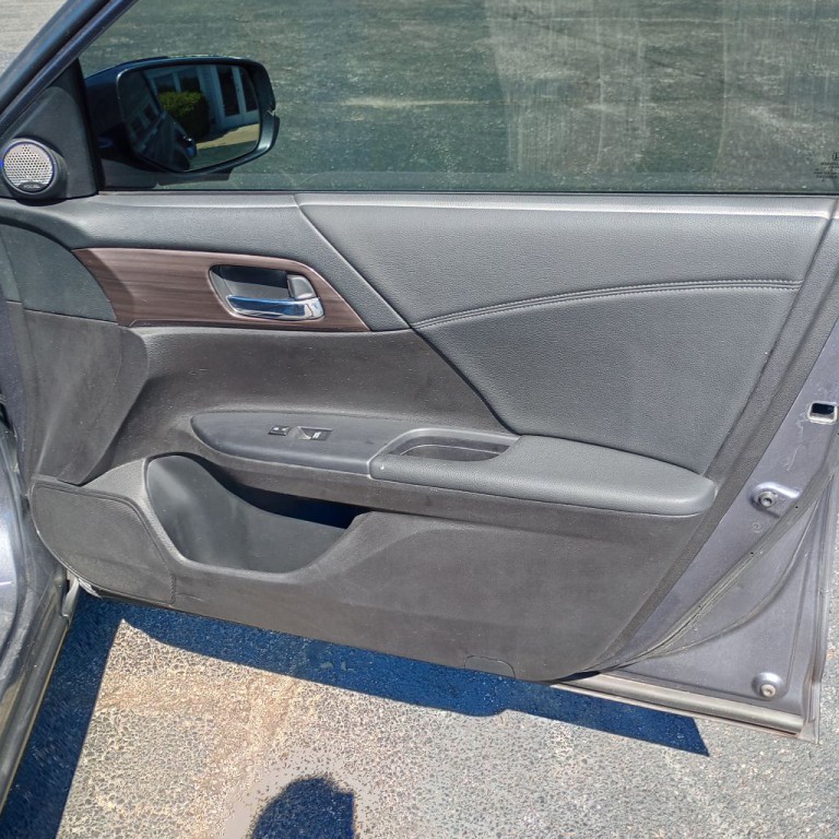 2017 Honda Accord Image 23