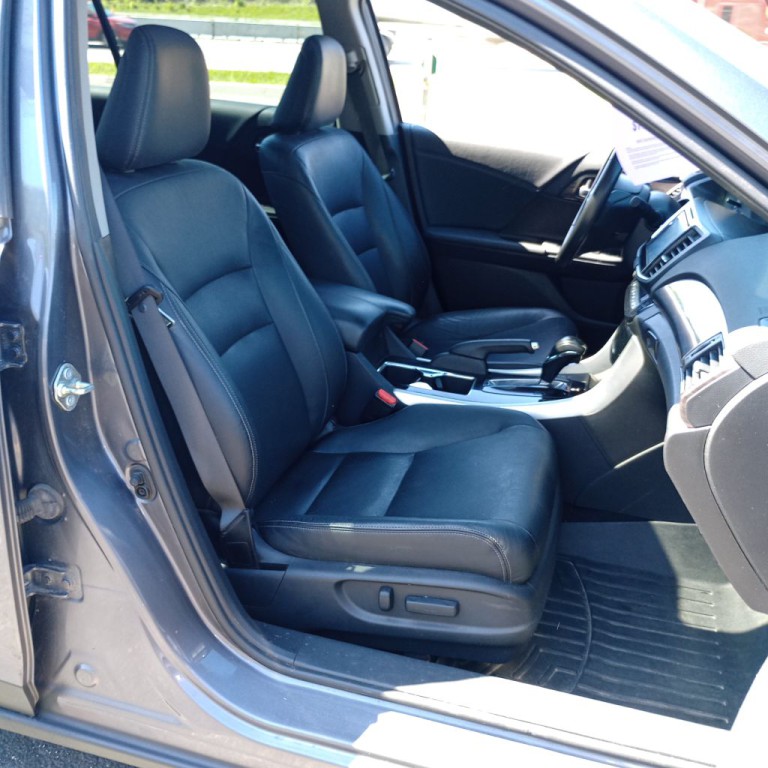 2017 Honda Accord Image 24