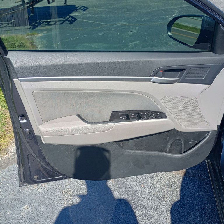 2020 Hyundai Elantra Image 11