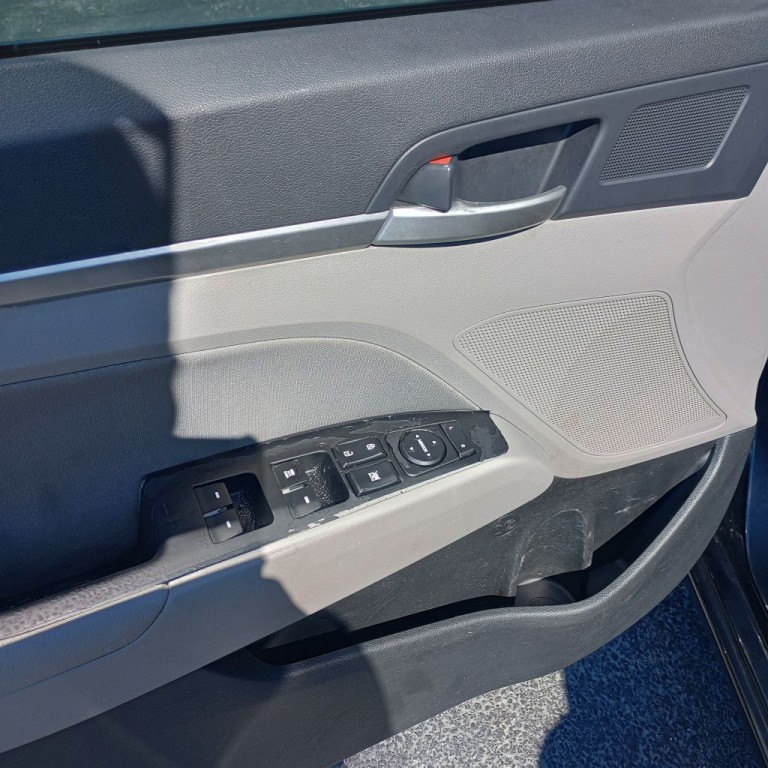 2020 Hyundai Elantra Image 12
