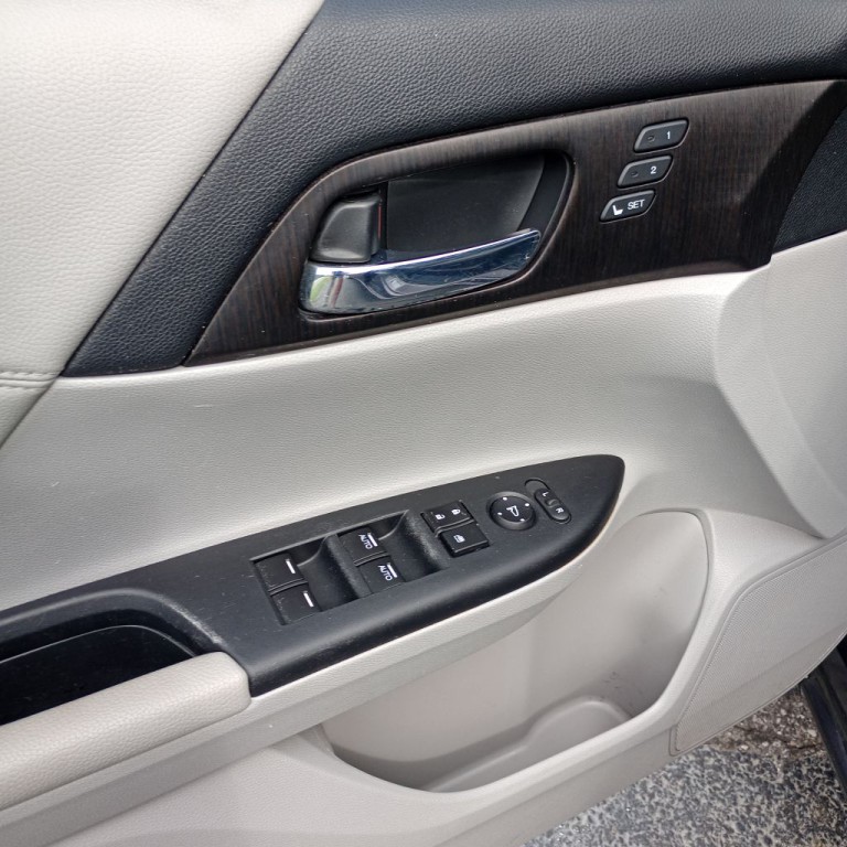 2015 Honda Accord Image 12