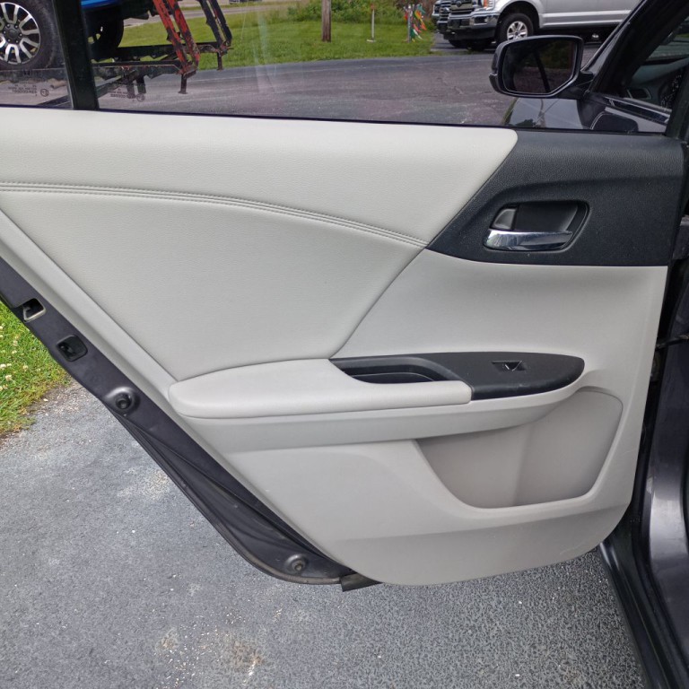 2015 Honda Accord Image 17
