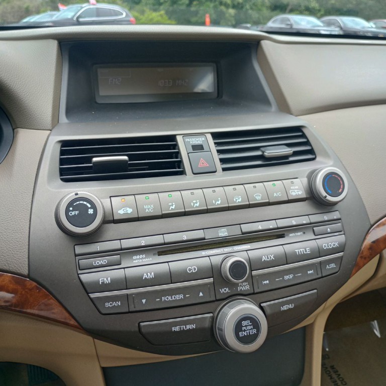 2009 Honda Accord Image 13