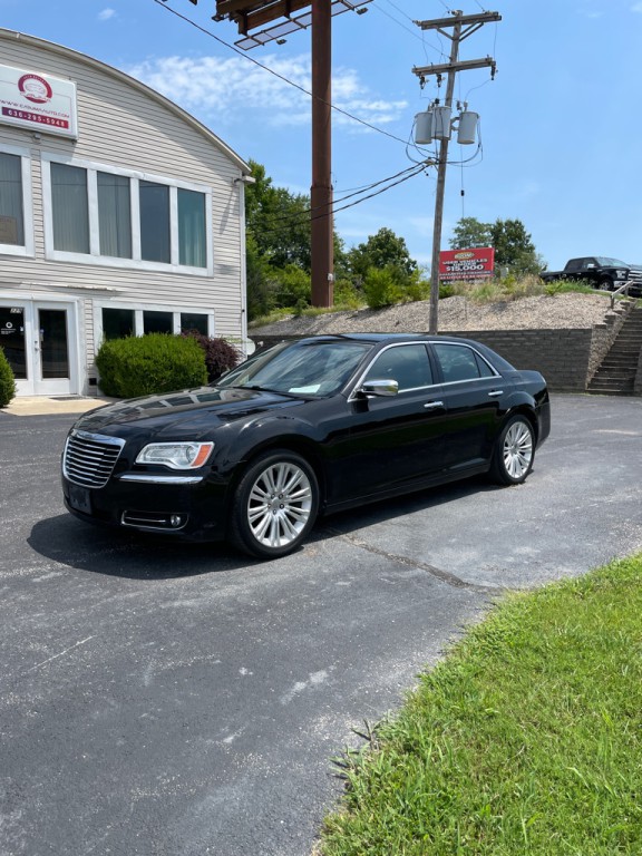 2012 Chrysler 300 Image 1