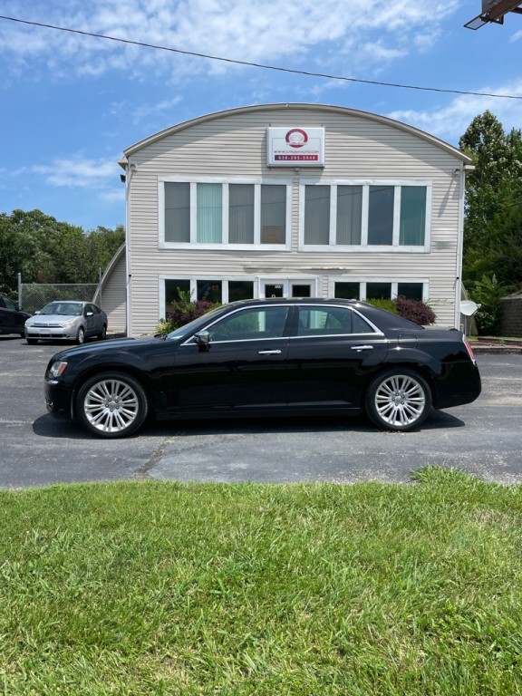 2012 Chrysler 300 Image 2