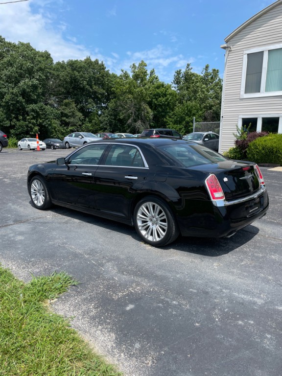 2012 Chrysler 300 Image 3