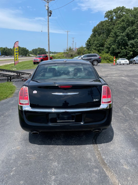 2012 Chrysler 300 Image 4