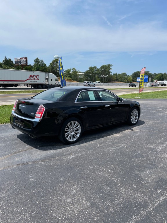 2012 Chrysler 300 Image 5