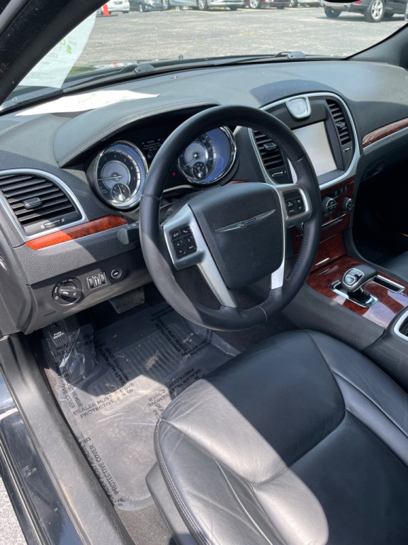 2012 Chrysler 300 Image 9