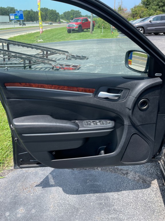 2012 Chrysler 300 Image 10