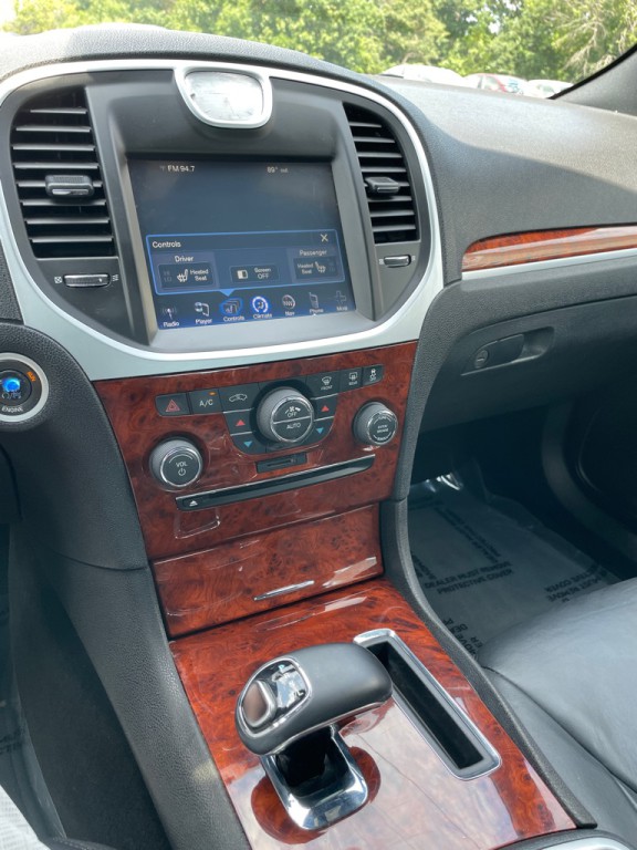 2012 Chrysler 300 Image 15