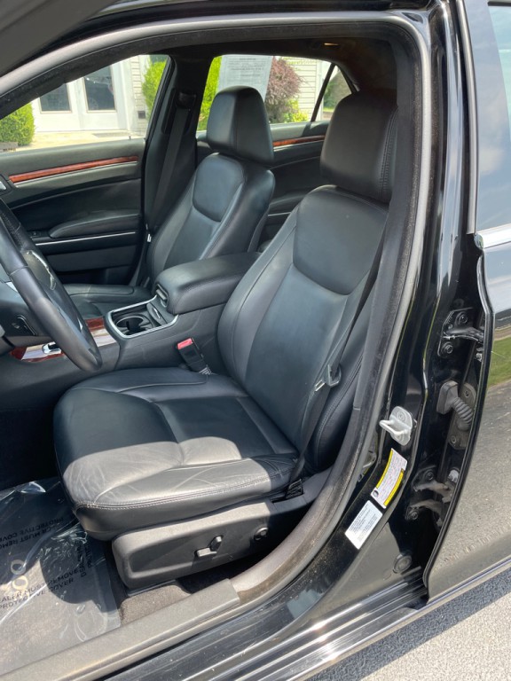 2012 Chrysler 300 Image 16