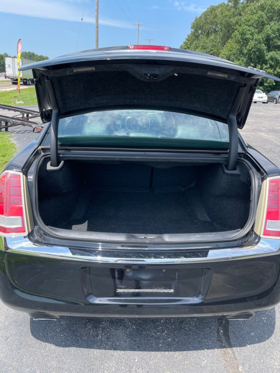 2012 Chrysler 300 Image 19