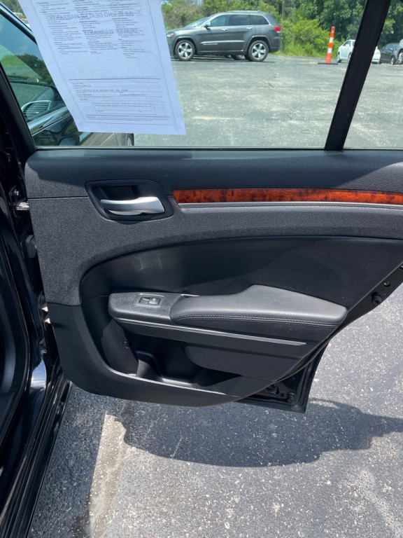 2012 Chrysler 300 Image 20