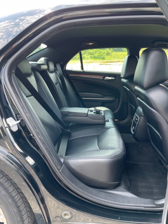 2012 Chrysler 300 Image 21