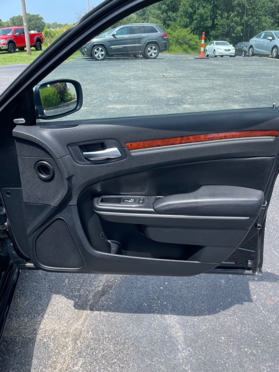 2012 Chrysler 300 Image 23