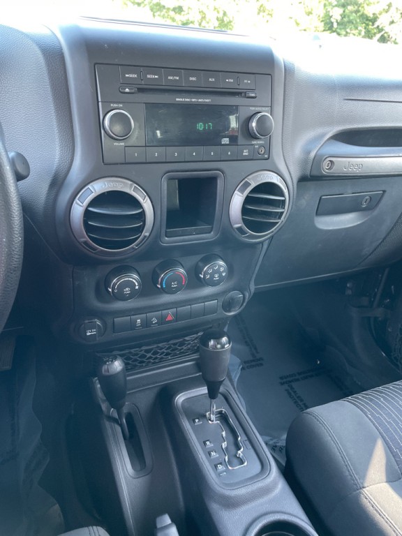 2012 Jeep Wrangler Image 12