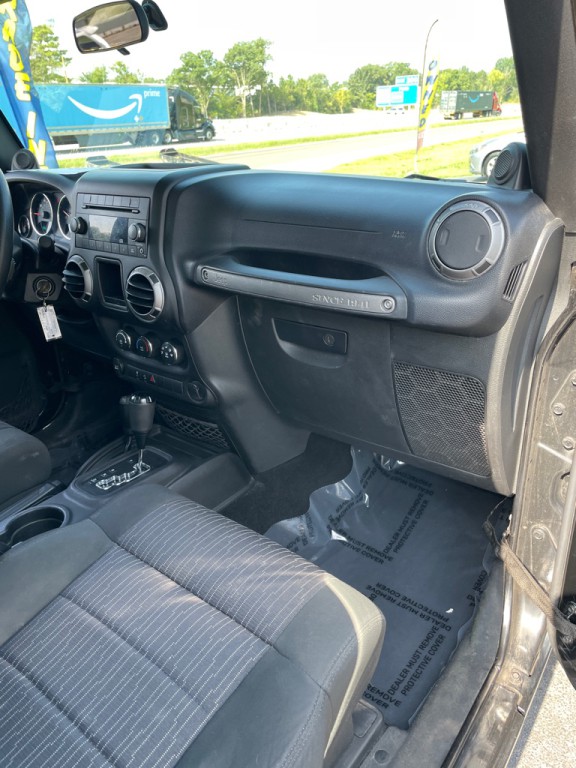 2012 Jeep Wrangler Image 17