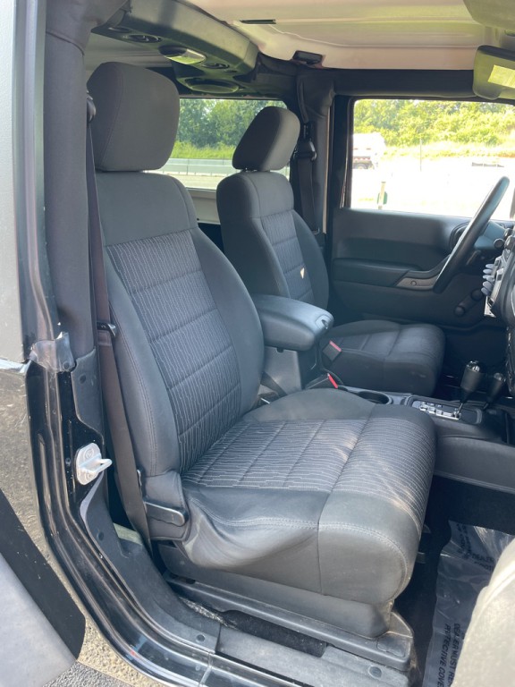 2012 Jeep Wrangler Image 19