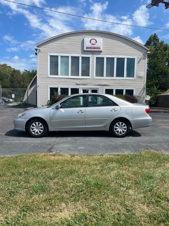 2005 Toyota Camry Image 2