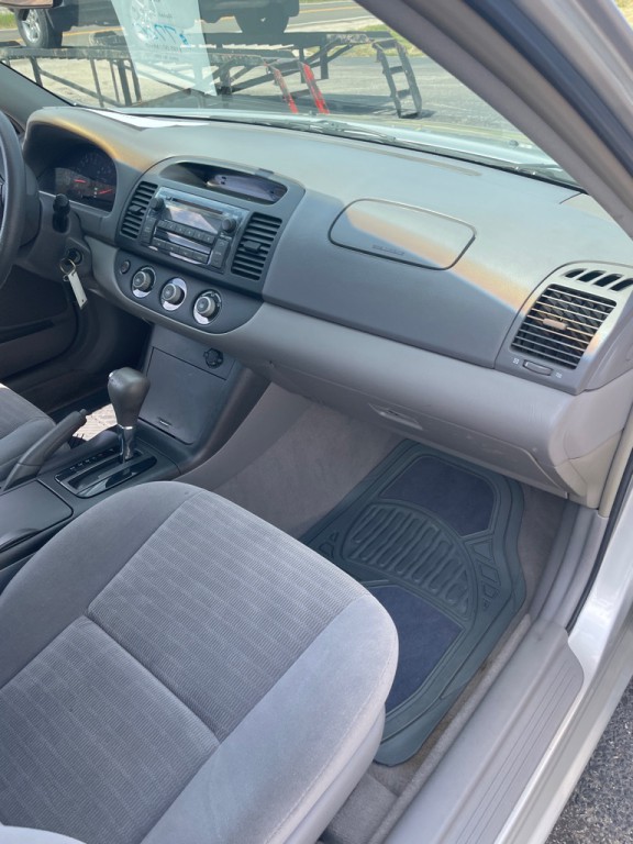 2005 Toyota Camry Image 20