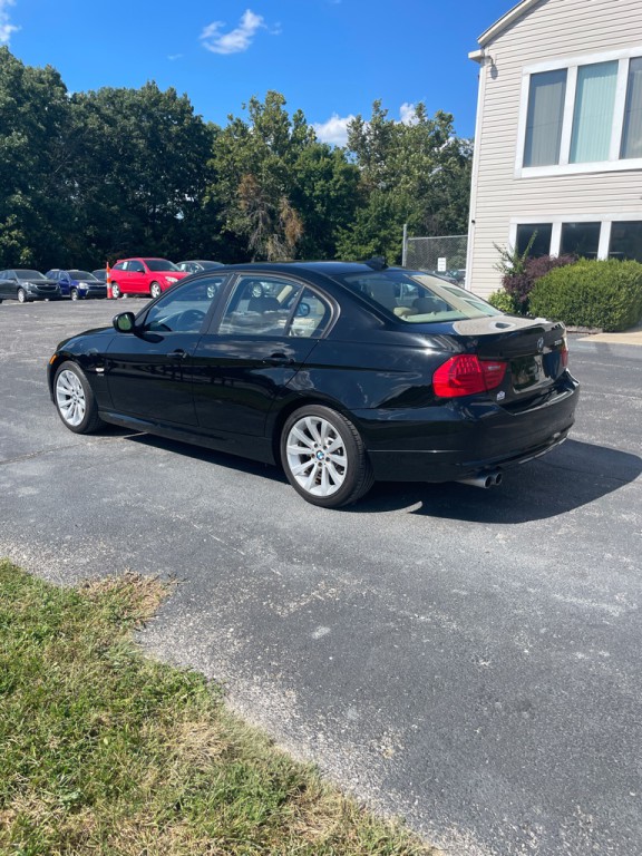 2011 BMW 3 Series Image 3