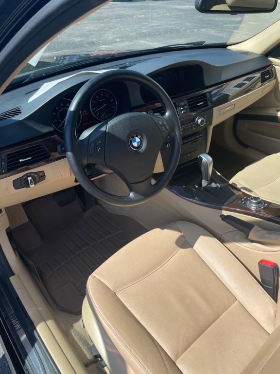 2011 BMW 3 Series Image 9