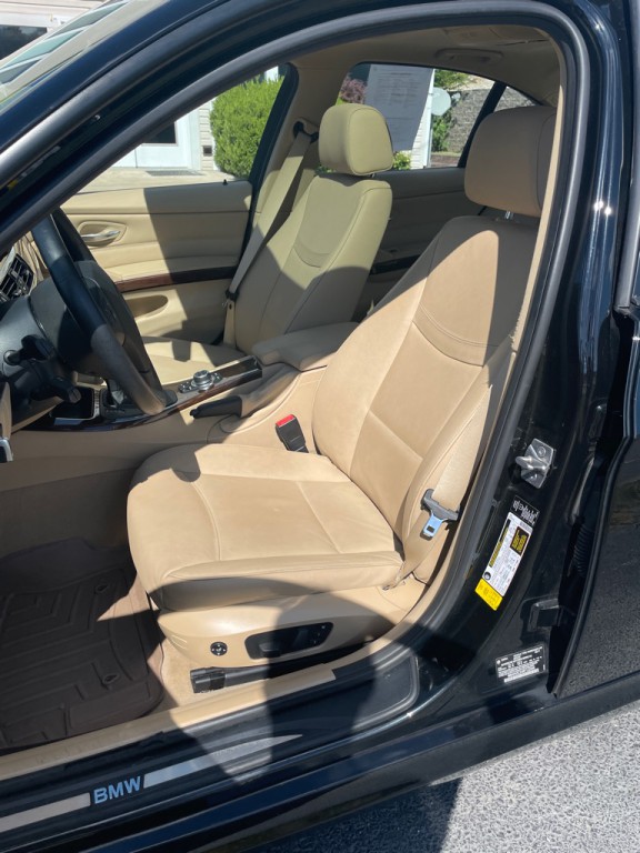 2011 BMW 3 Series Image 14