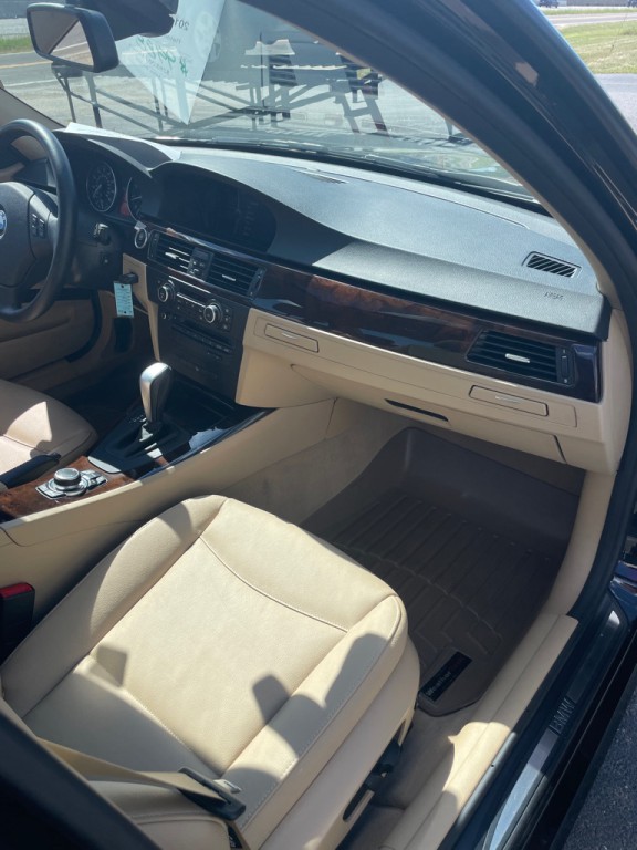 2011 BMW 3 Series Image 21
