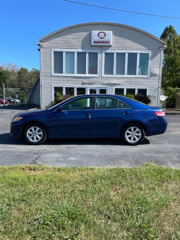2011 Toyota Camry Image 2