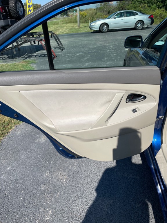 2011 Toyota Camry Image 16