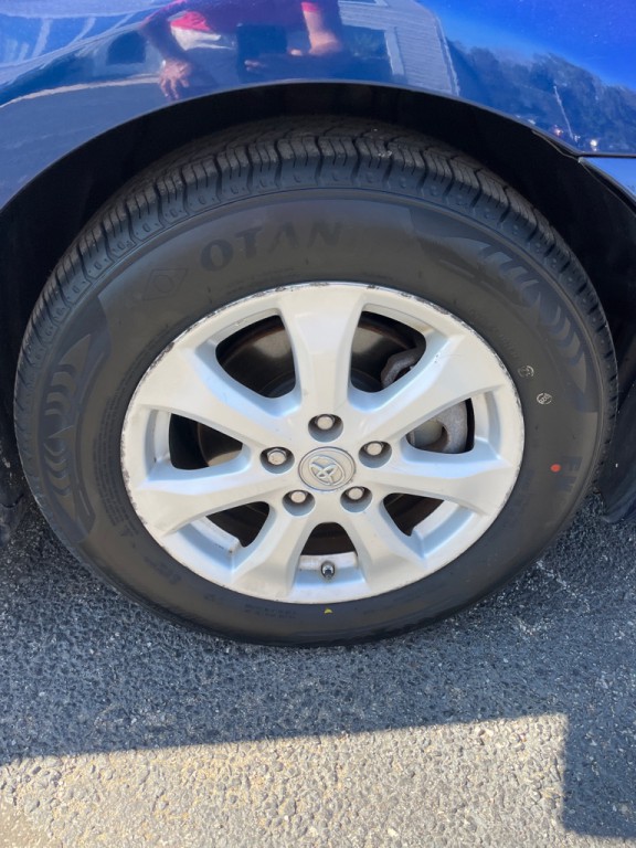 2011 Toyota Camry Image 24