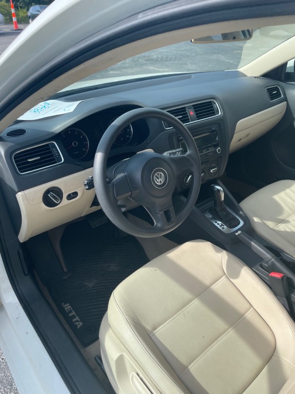 2012 Volkswagen Jetta Image 9
