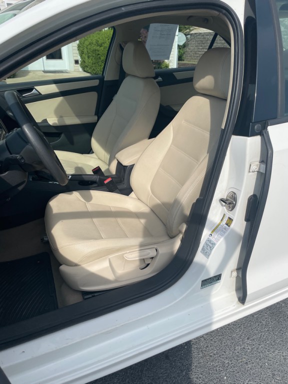 2012 Volkswagen Jetta Image 14