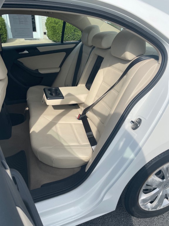 2012 Volkswagen Jetta Image 16