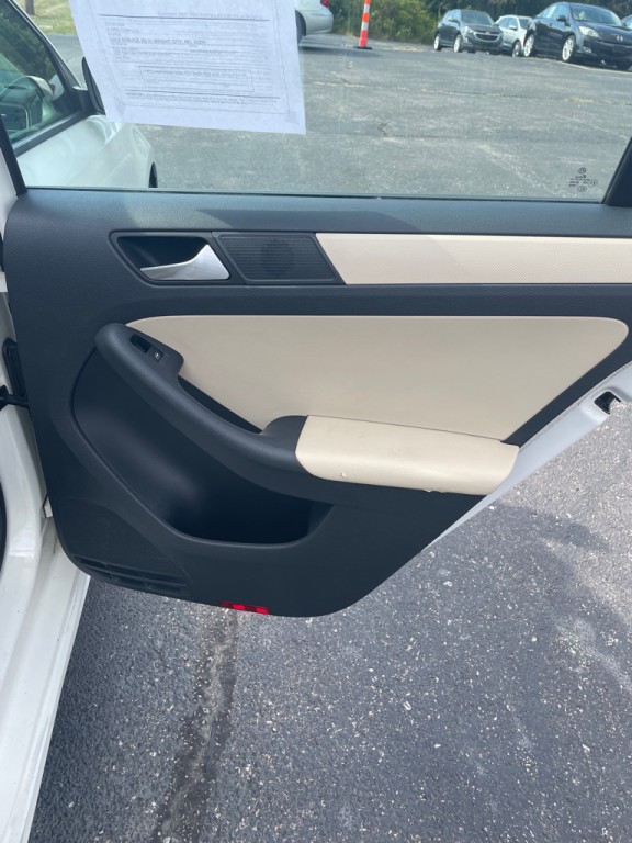 2012 Volkswagen Jetta Image 18