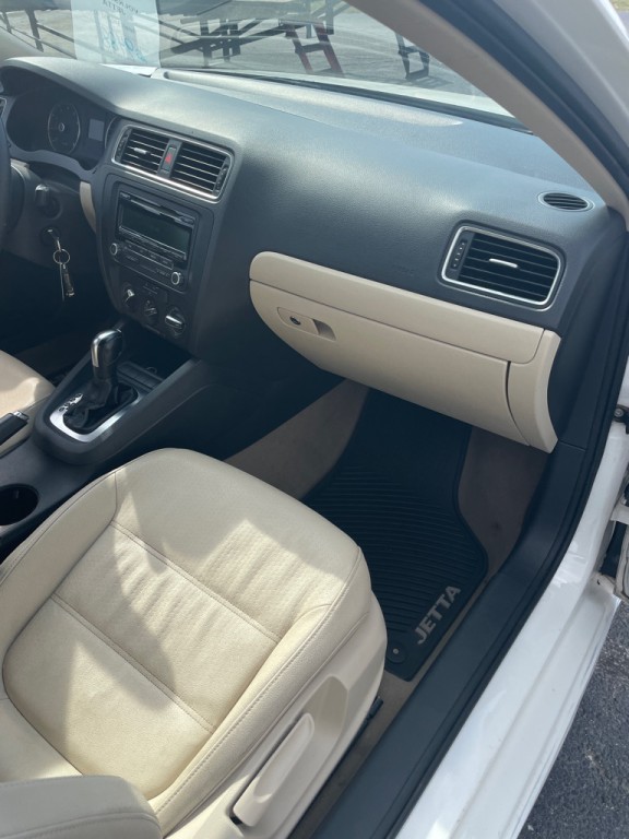 2012 Volkswagen Jetta Image 20