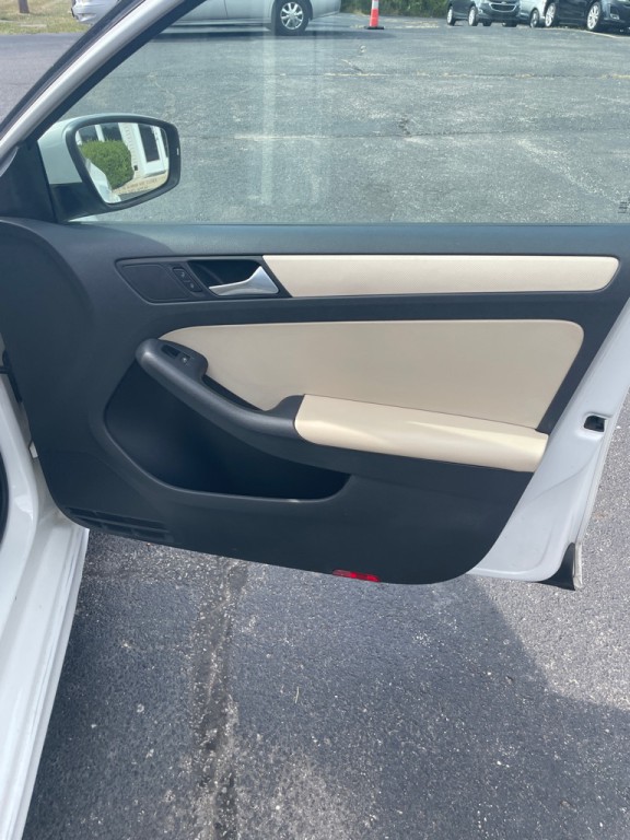 2012 Volkswagen Jetta Image 21
