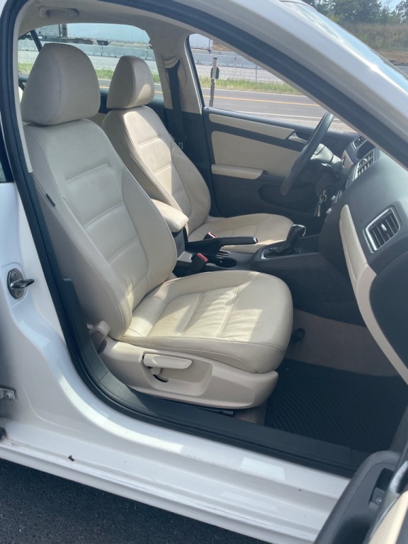 2012 Volkswagen Jetta Image 22