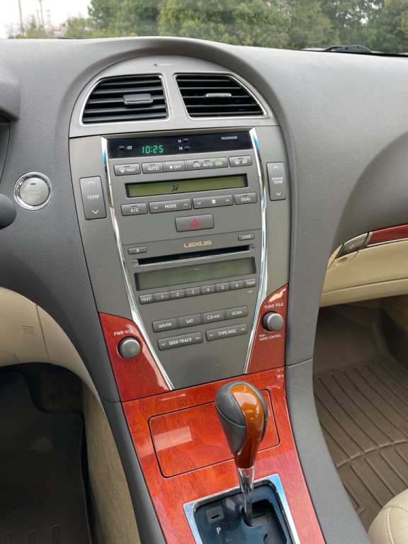 2010 Lexus ES Image 13