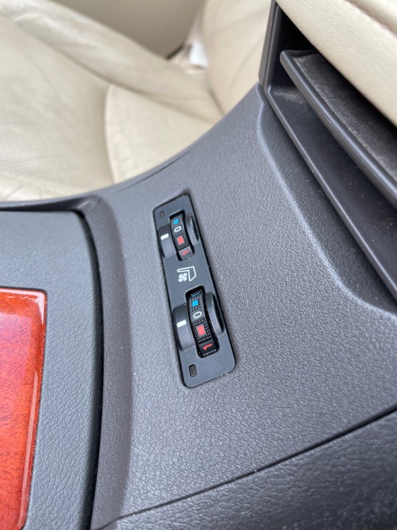 2010 Lexus ES Image 14